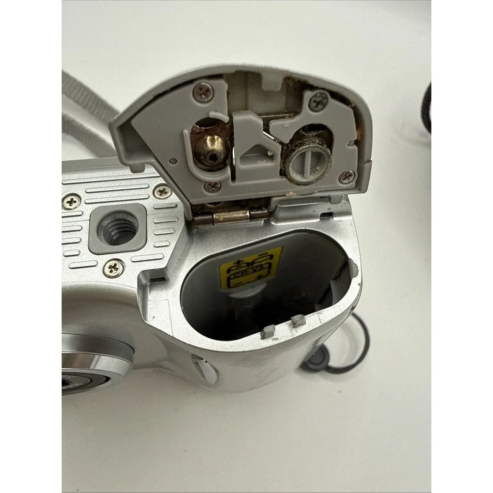 Nikon COOLPIX 3100 3.2MP Digital Camera Silver 3x Nikkor Zoom Digicam FOR PARTS